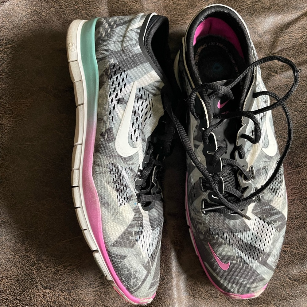 Nike Trainers- black/pink/blue